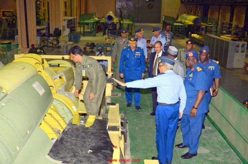 Assembly%20line%20of%20Pakistani%20JF-17%20Block2%20fighters%204.jpg