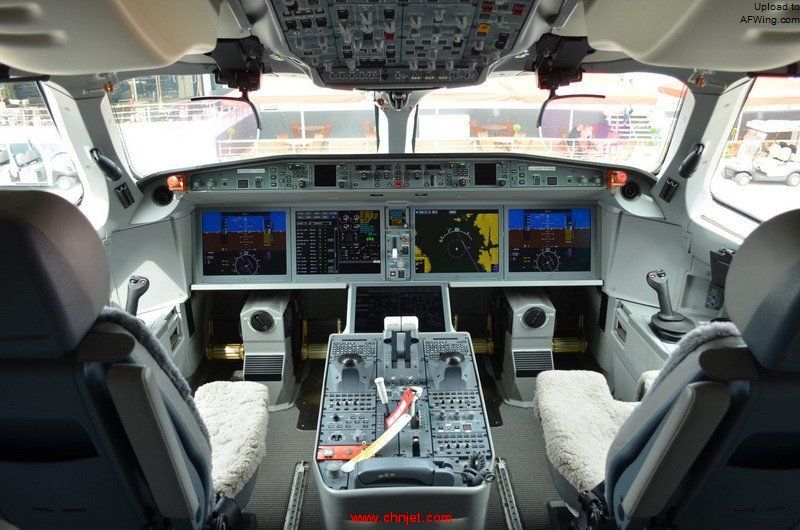 C-Series-flight-deck.jpg