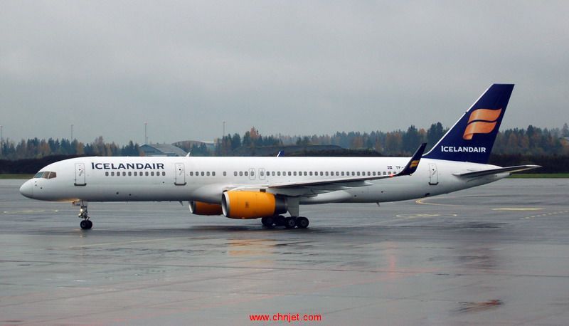 Icelandair_757_at_Gardermoen.jpg