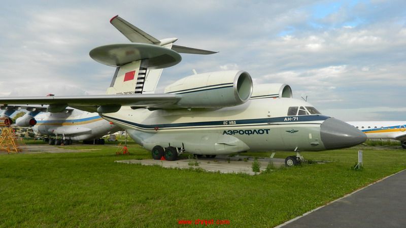 Antonov_An-71_Batuzak-1.jpg