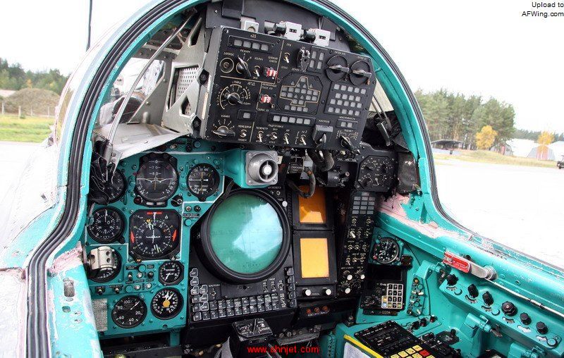 Cockpit_of_Mikoyan-Gurevich_MiG-31.jpg