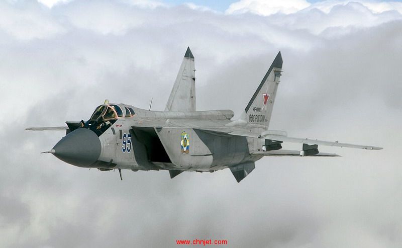 Mikoyan-Gurevich_MiG-31BM_in_flight.jpg