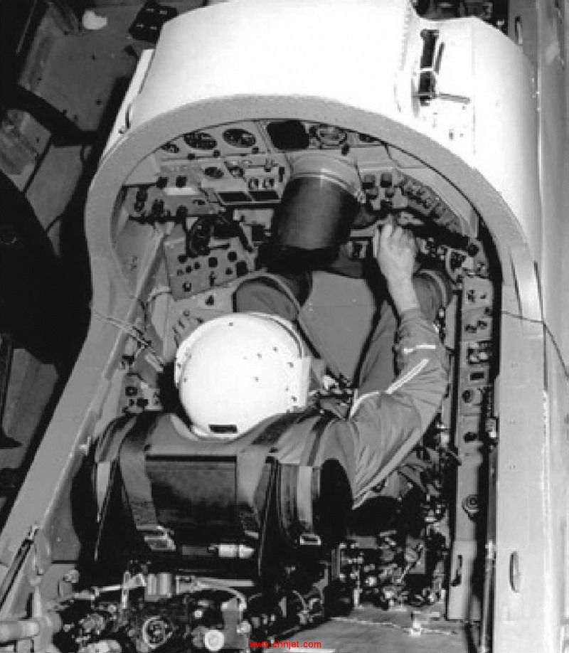 TSR2-cockpit-rear-01.jpg