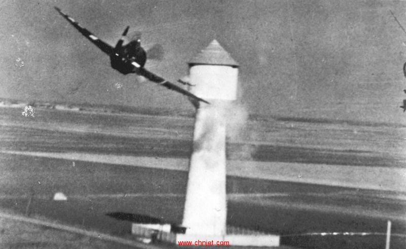 Republic_P-47_attacks_tower.jpg