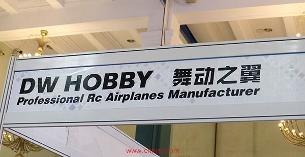 舞动之翼展台