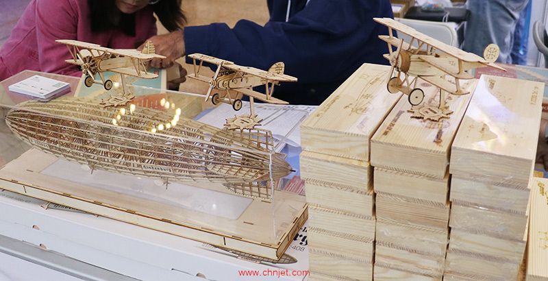 舞动之翼展台